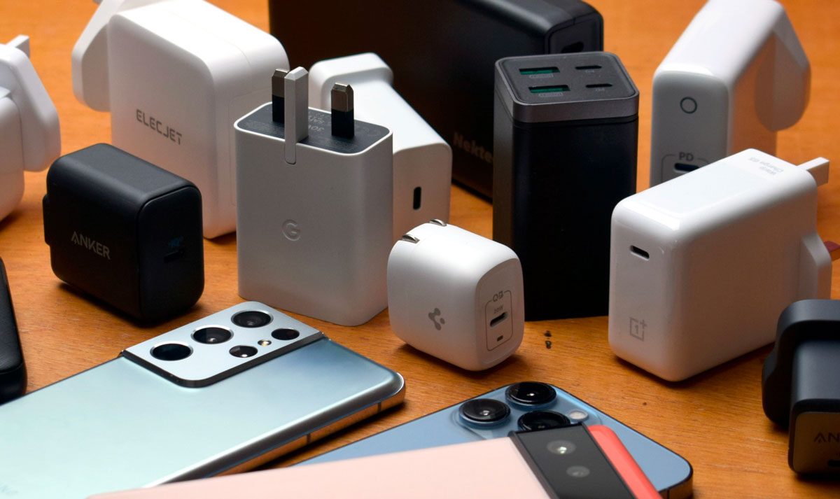 Найкращі зарядки для телефону 2023: ТОП-10 швидких зарядок
