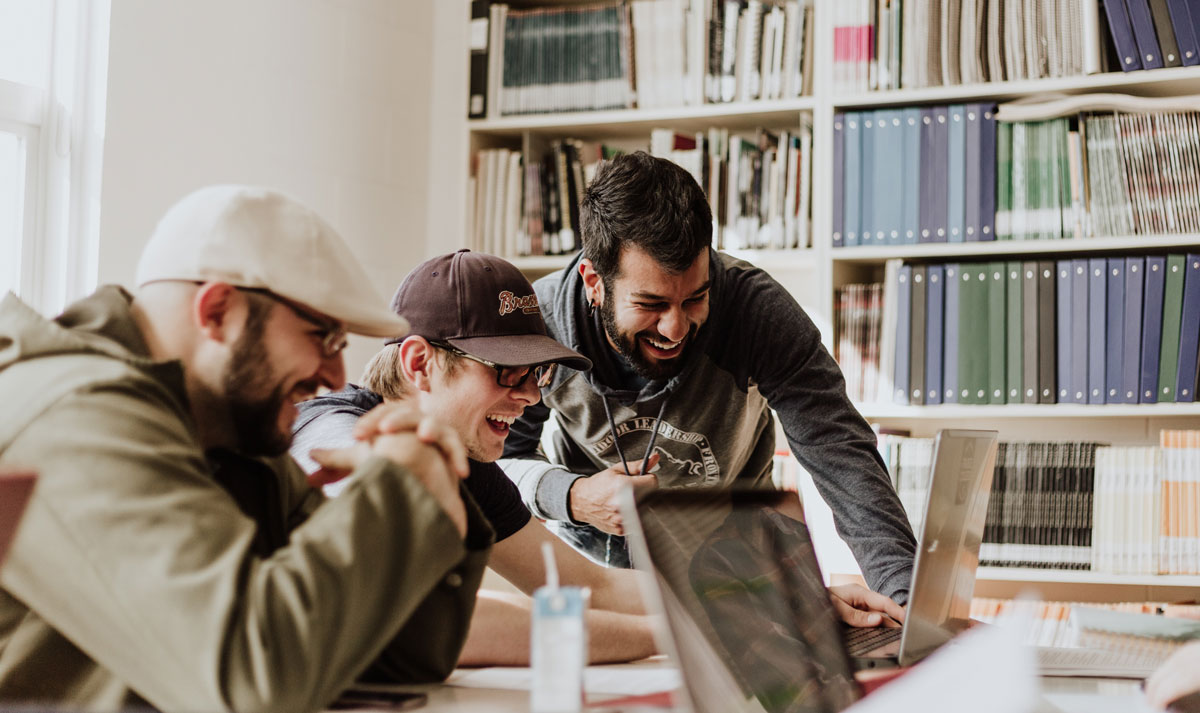 Вплив пандемії та війни на освіту та роль ноутбуків і планшетів