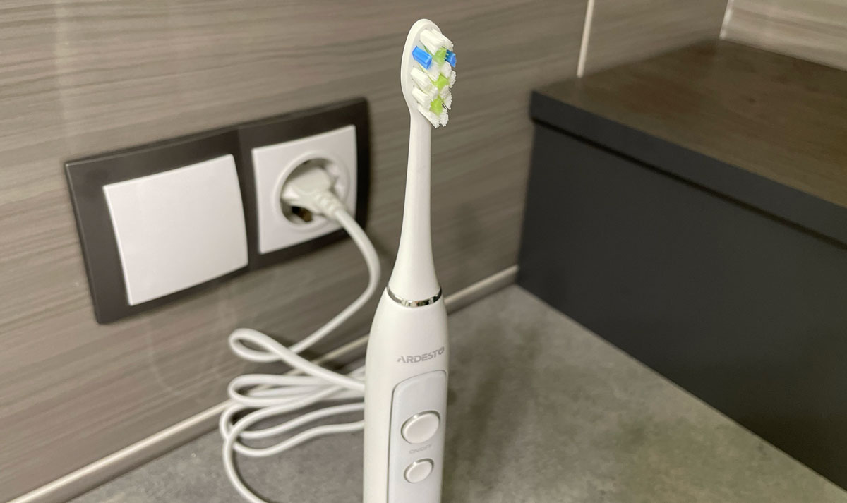 Дизайн щітки Ardesto ETB-113W та огляд можливостей