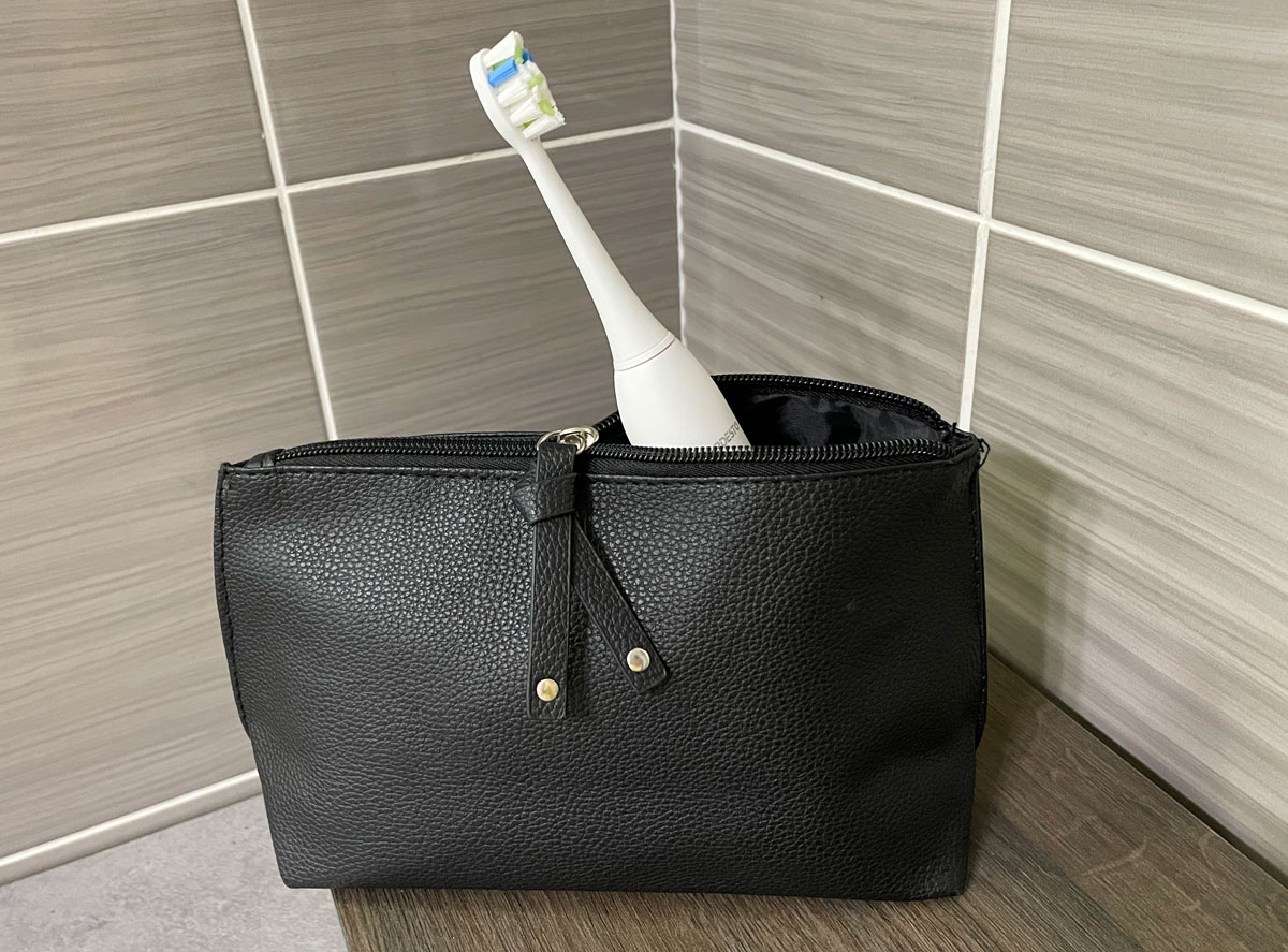 Чи підійде електрична зубна щітка ARDESTO ETB-112W для подорожей?