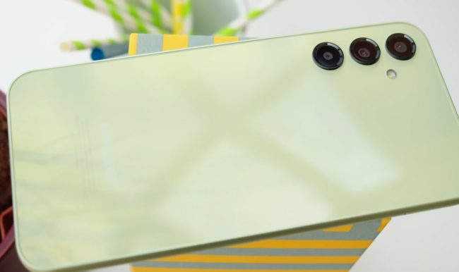 Огляд Samsung Galaxy A24 — Чи варто купувати у 2023 році?