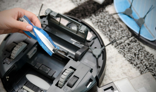 Як почистити робот-пилосос, щоб він працював як новий