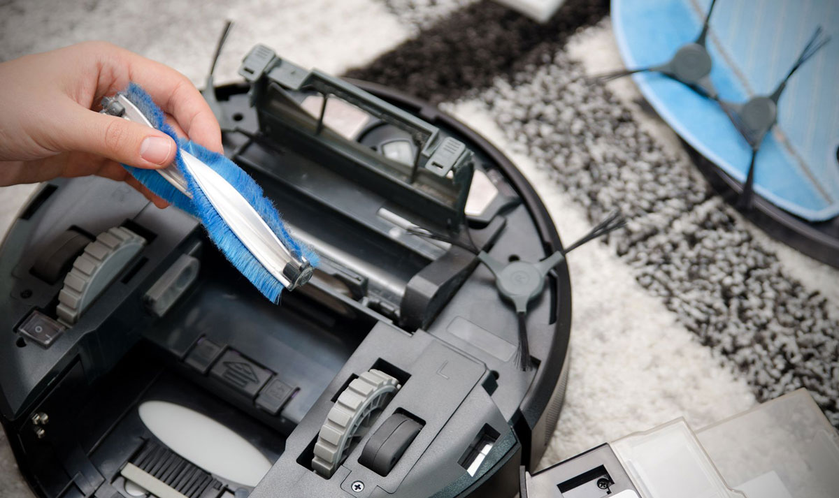 Як почистити робот-пилосос, щоб він працював як новий