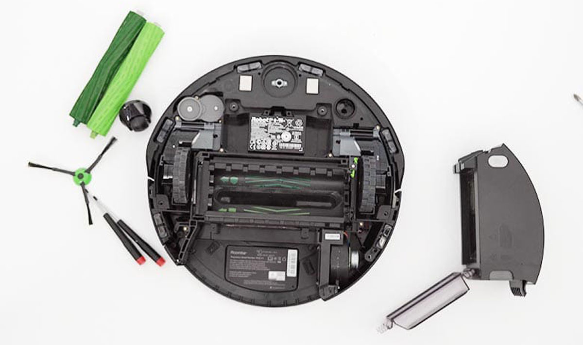 Як почистити робот-пилосос, щоб він працював як новий