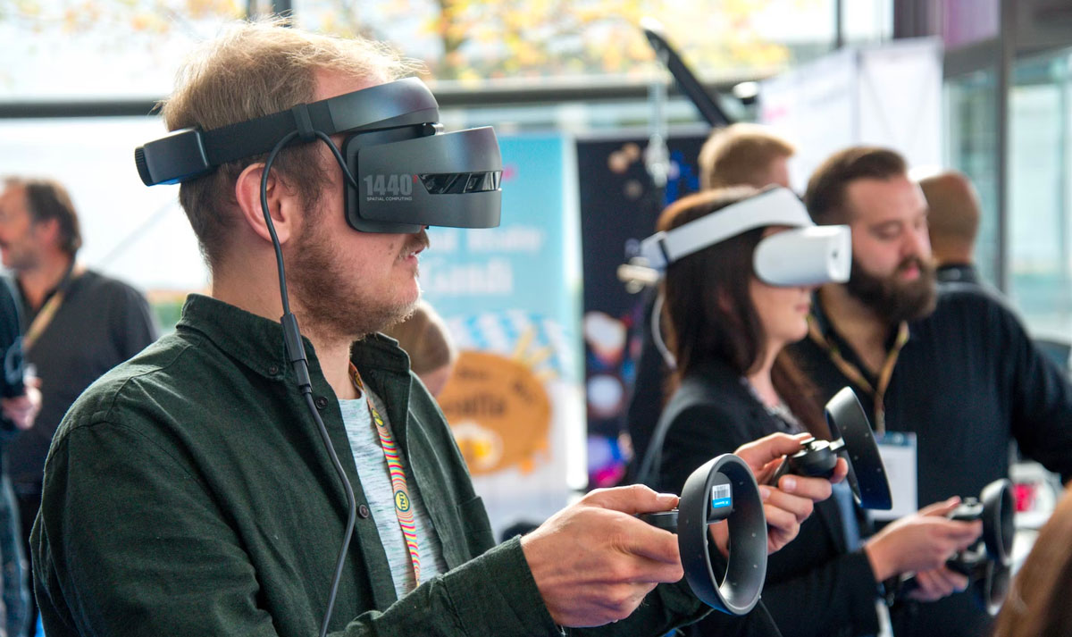 Як VR змінює індустрію розваг — Що особливого у віртуальній реальності?