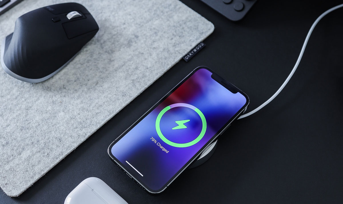 Які телефони Apple підтримують Qi-зарядку